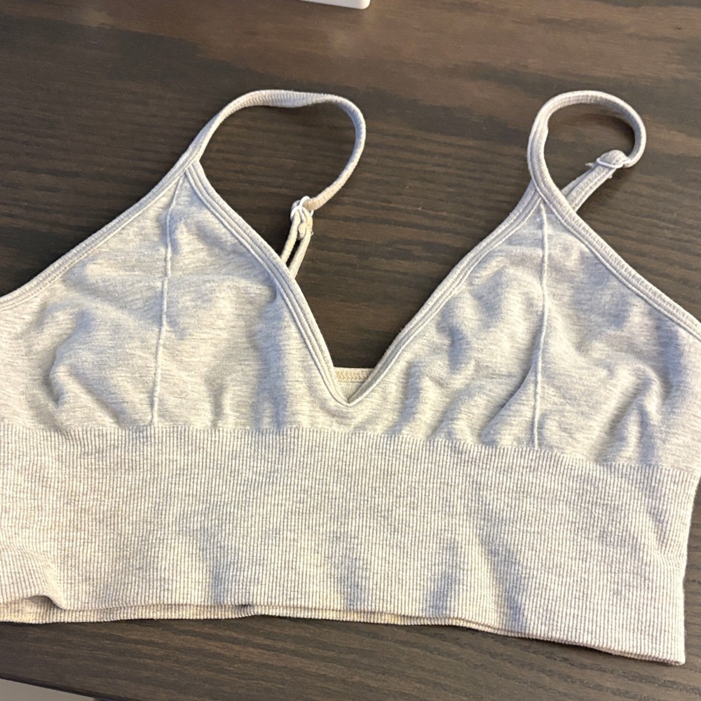 alo yoga sports bra grey - Picture 2 of 4